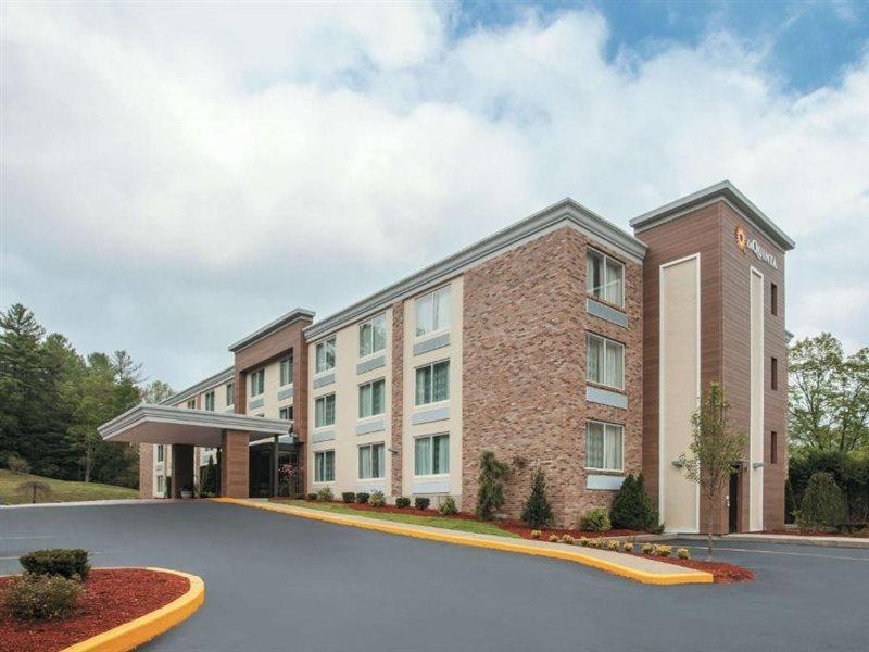 La Quinta By Wyndham Sturbridge Hotel Екстериор снимка