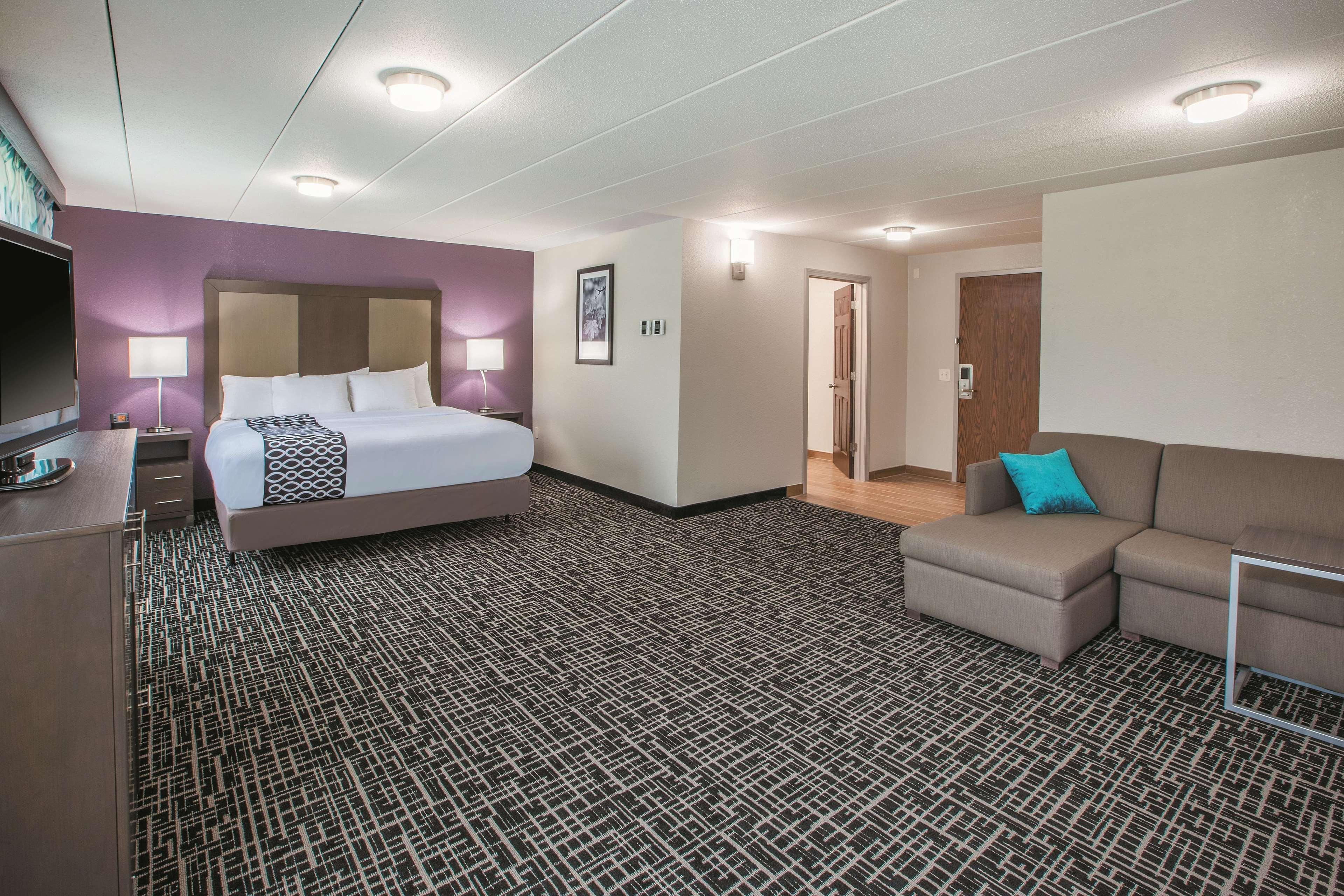 La Quinta By Wyndham Sturbridge Hotel Екстериор снимка
