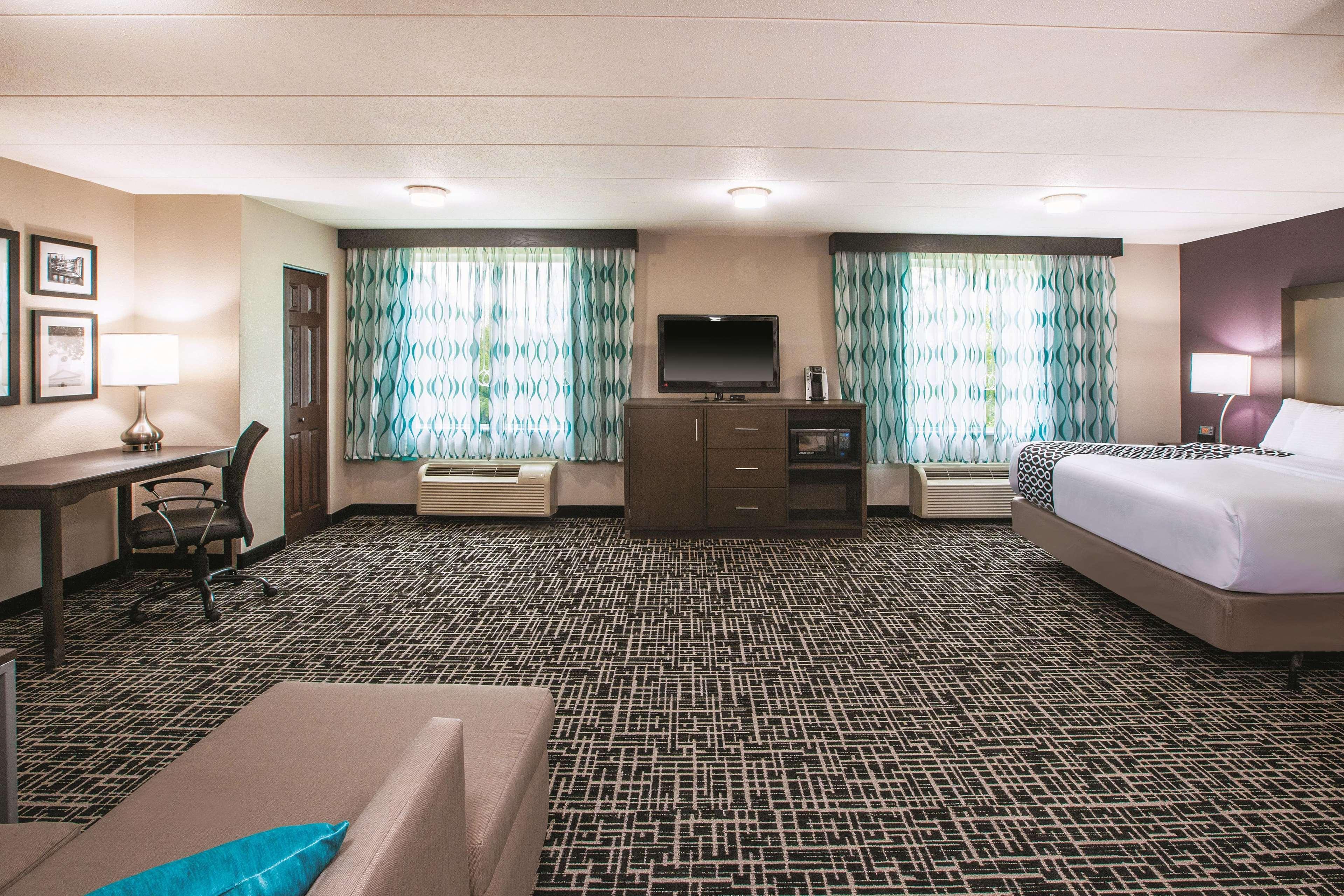 La Quinta By Wyndham Sturbridge Hotel Екстериор снимка