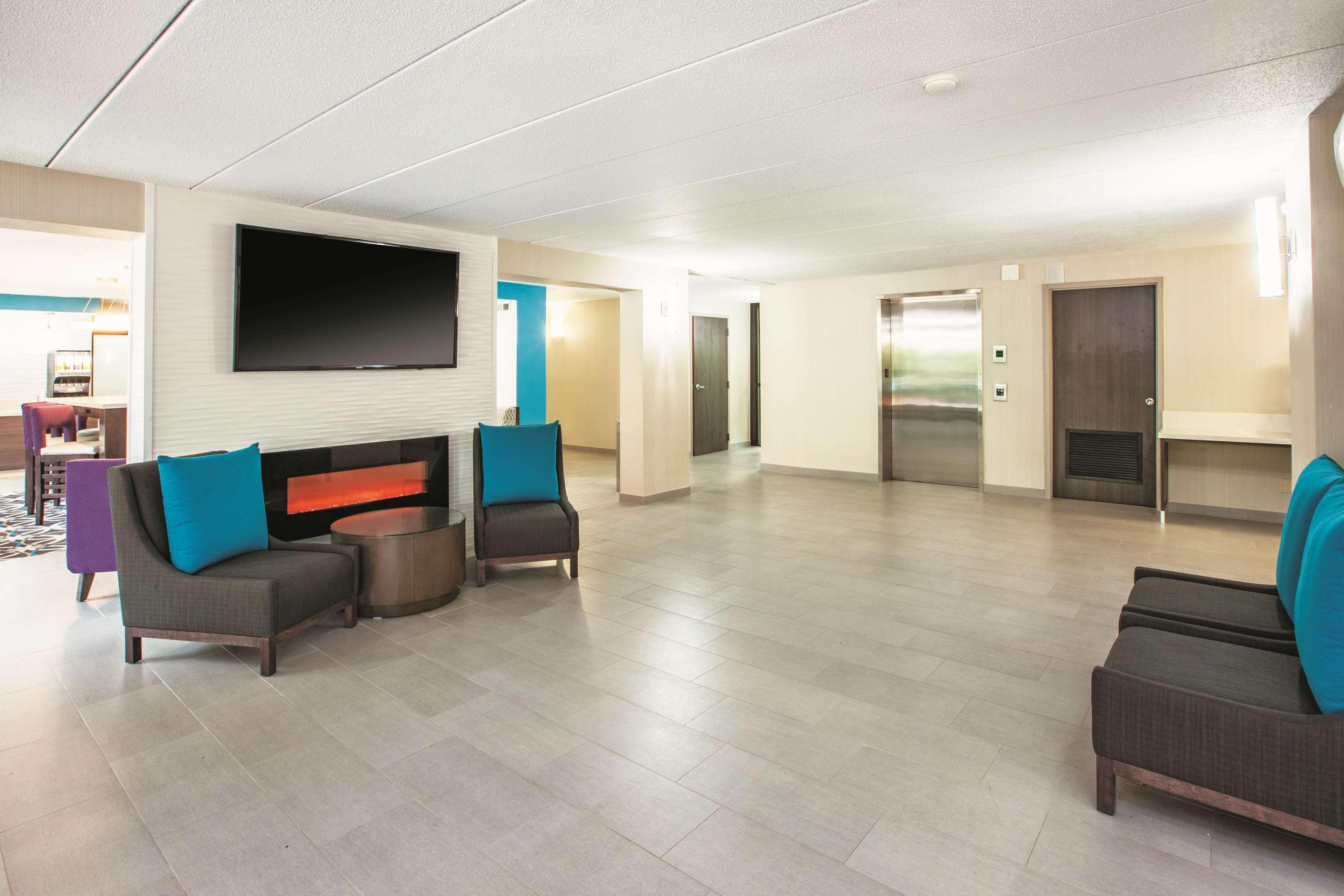 La Quinta By Wyndham Sturbridge Hotel Екстериор снимка