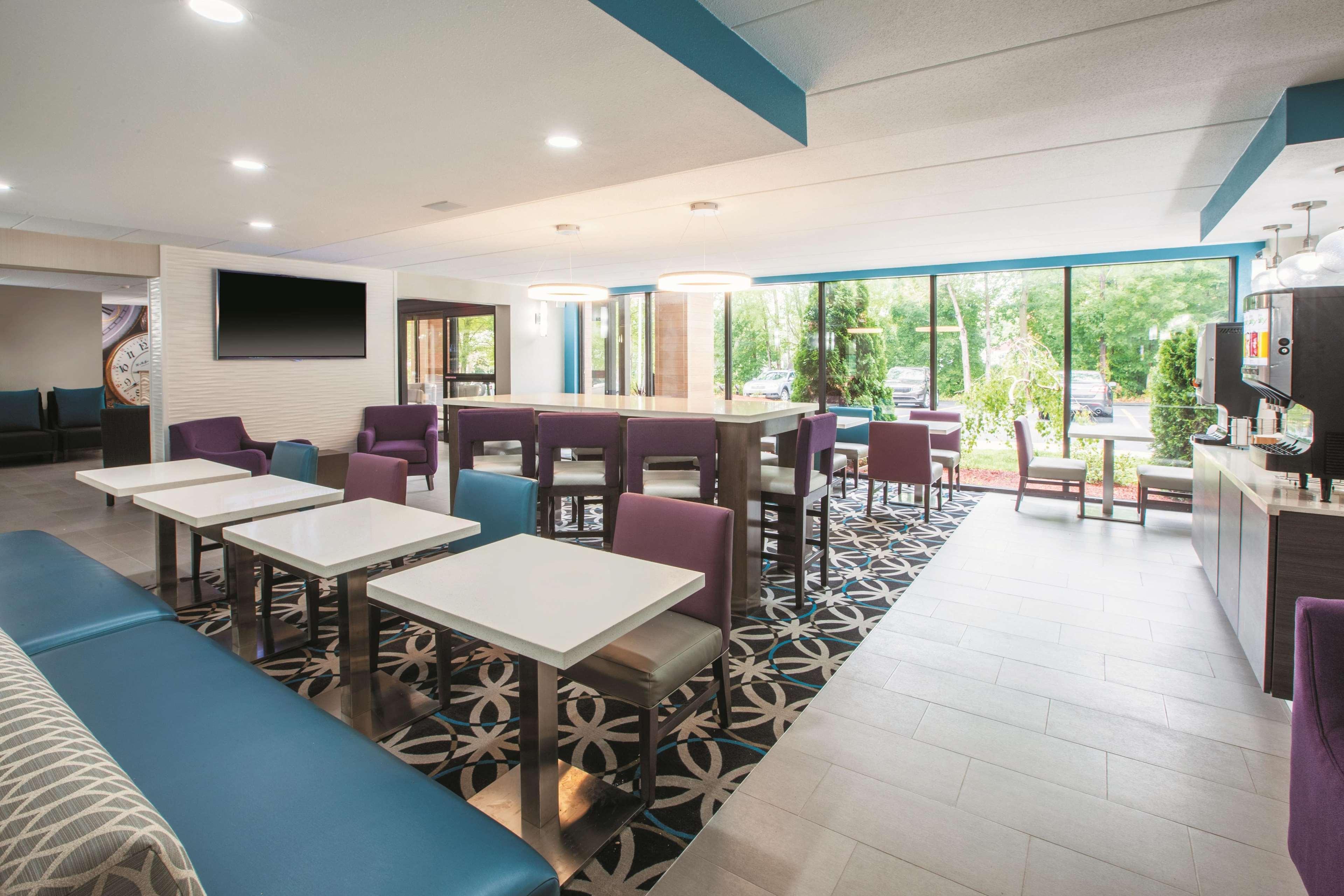 La Quinta By Wyndham Sturbridge Hotel Екстериор снимка