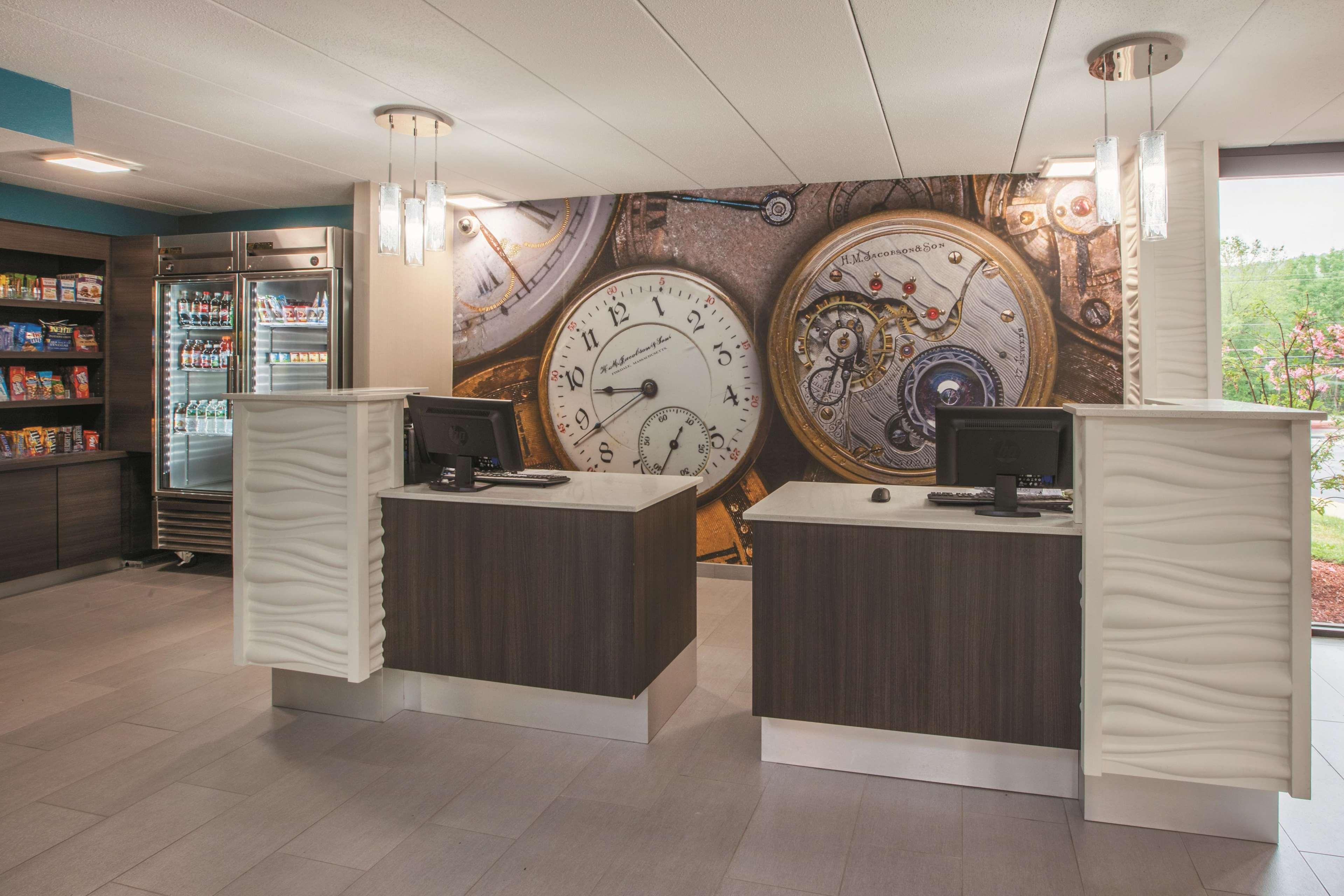 La Quinta By Wyndham Sturbridge Hotel Екстериор снимка