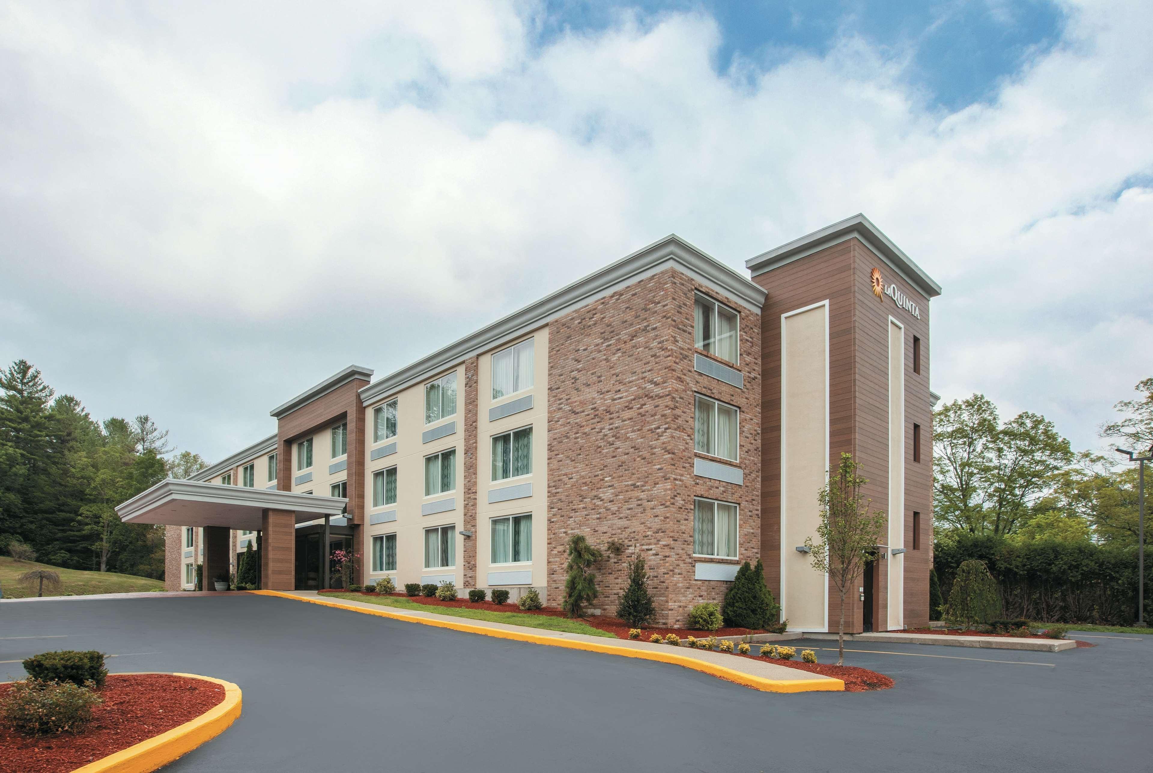 La Quinta By Wyndham Sturbridge Hotel Екстериор снимка