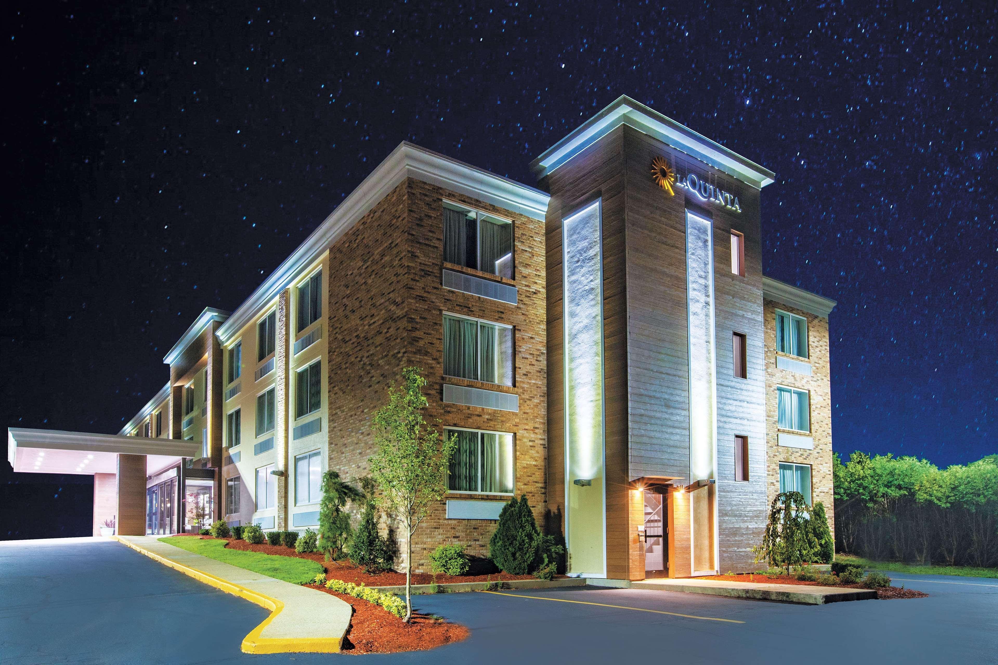 La Quinta By Wyndham Sturbridge Hotel Екстериор снимка