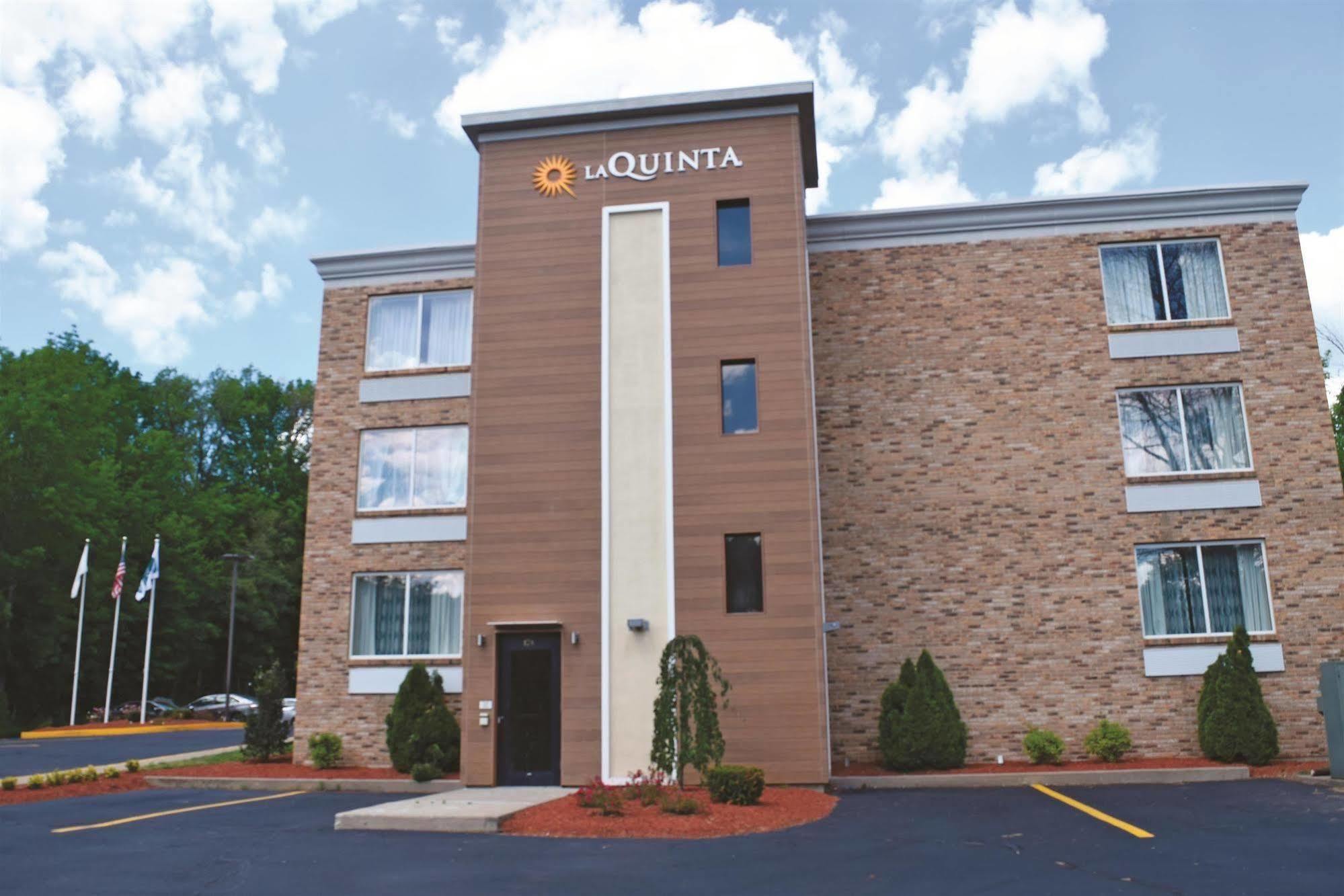 La Quinta By Wyndham Sturbridge Hotel Екстериор снимка
