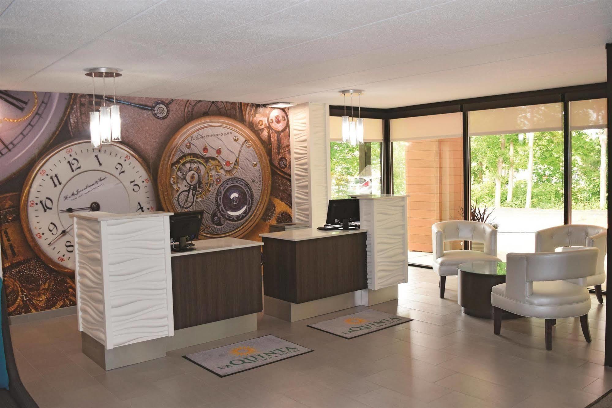 La Quinta By Wyndham Sturbridge Hotel Екстериор снимка